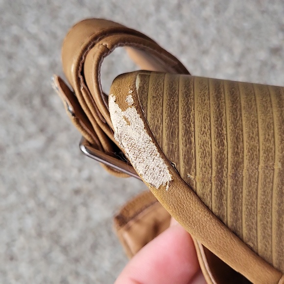 Tan strappy heels - Picture 4 of 5